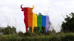 VERSIÓN GAY DEL TORO DE OSBORNE