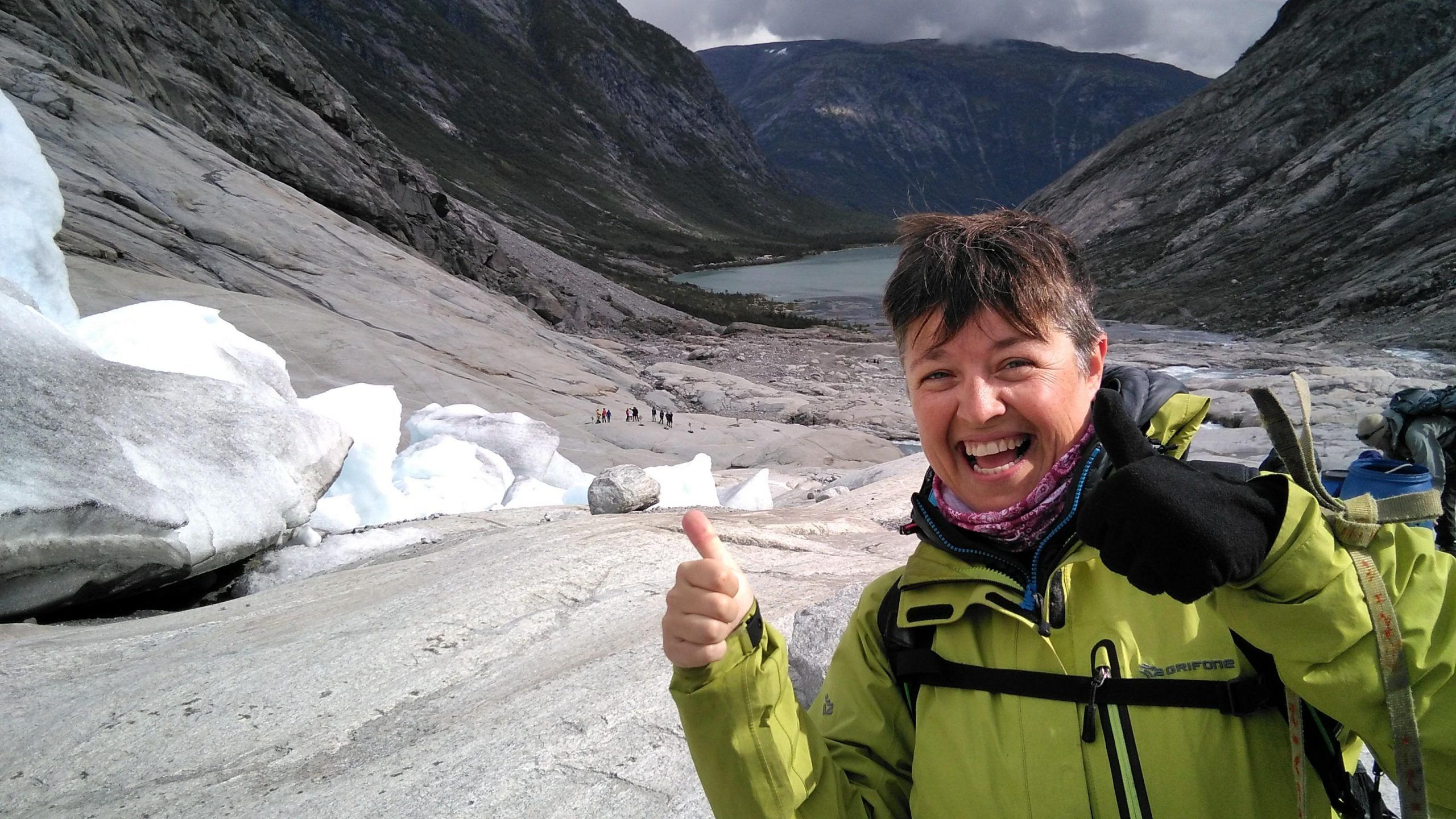 Caminar sobre un glaciar en Noruega [Nigardsbreen]